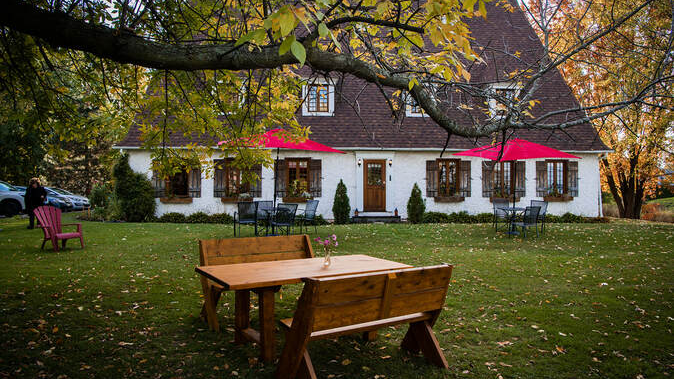 norah-cafe-outside