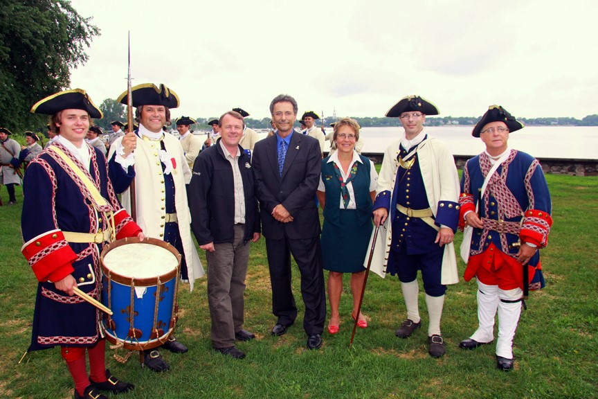 Alan Latourelle, directeur général de Parcs Canada, Denis Lavoie, maire de la Ville de Chambly et Carole Loiselle, directrice de l'unité de gestion de l'Ouest du Québec de Parcs Canada. (Photo : Royal Adam)