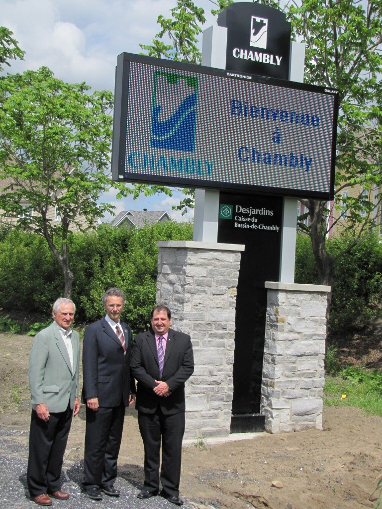 Jean-Guy Chabot, président du conseil d’administration de la Caisse populaire du Bassin-de-Chambly, Denis Lavoie, maire de la Ville de Chambly et Sylvain Juneau, directeur général de la Caisse populaire du Bassin-de-Chambly.