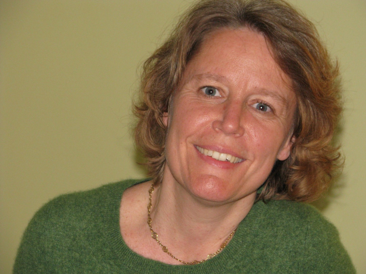 Cécile Allemand, dirige l'ensemble vocal chamblyen.