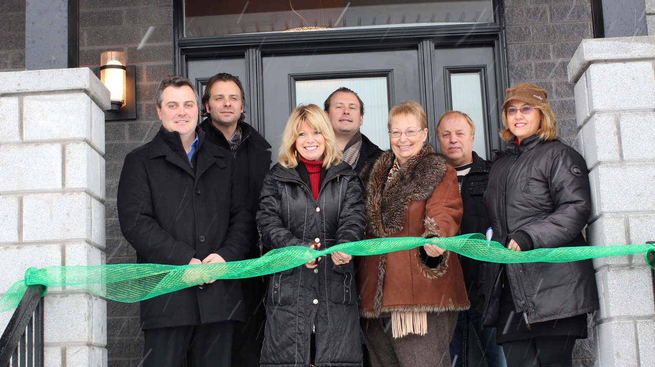 Claude Santerre (Constructions idéales), Marc-Antoine Bessette (promoteur du projet), Louise Lavigne (mairesse de Carignan), Alexandre Bessette(promoteur du projet), Hélène Hayeur Car (conseillère district #6), Gilles Stebenne (Construction Stebenne) et Elena Sanchez (conseillère district #2).