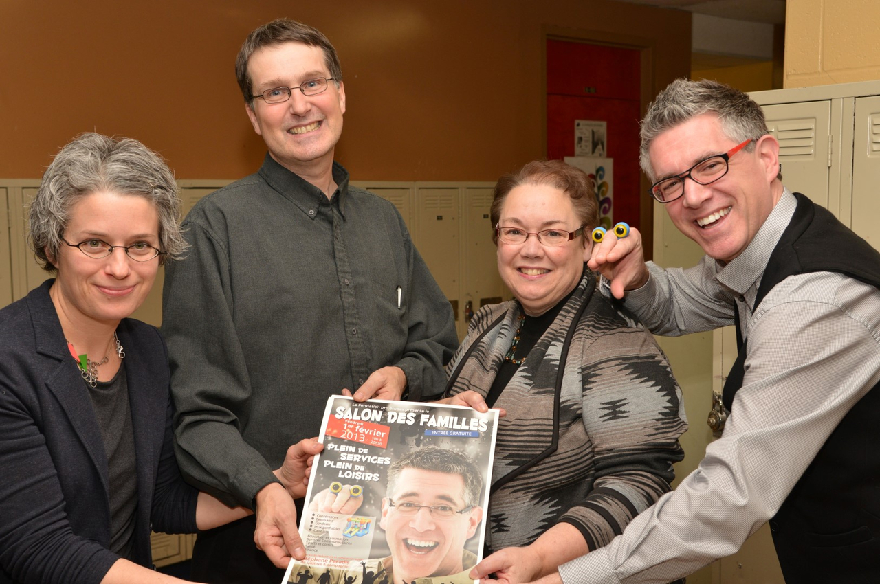 Stéphanie Tremblay, Paul-André Boudreau, directeur de l'école Paul-Germain-Ostiguy, Susie Dubois, directrice du CLD Au Cœur de la Montérégie et présidente du CA de la Fondation pro études, et Stéphane Paradis, parrain de l'événement.