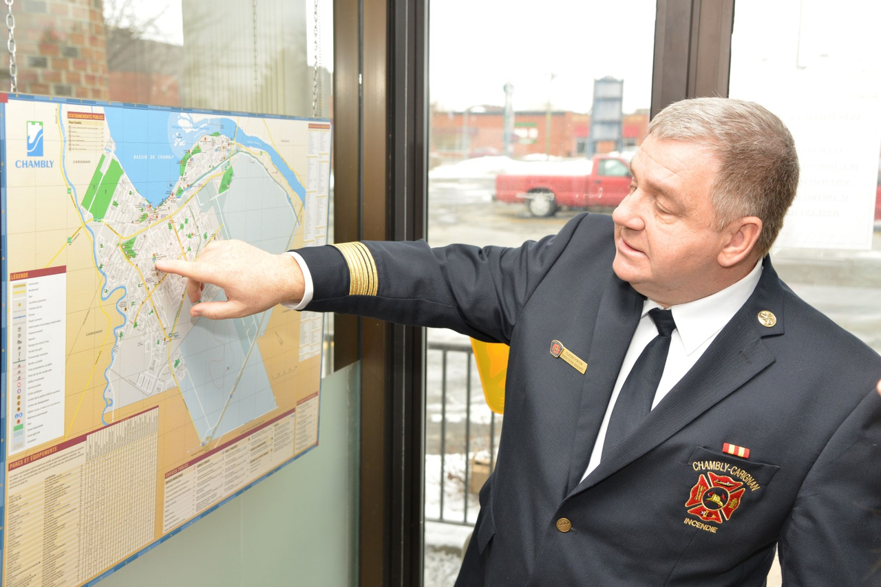 Claude Fortin, directeur adjoint prévention-formation au Service de sécurité incendie Chambly-Carignan, supervise le travail des dix brigadiers de Chambly.