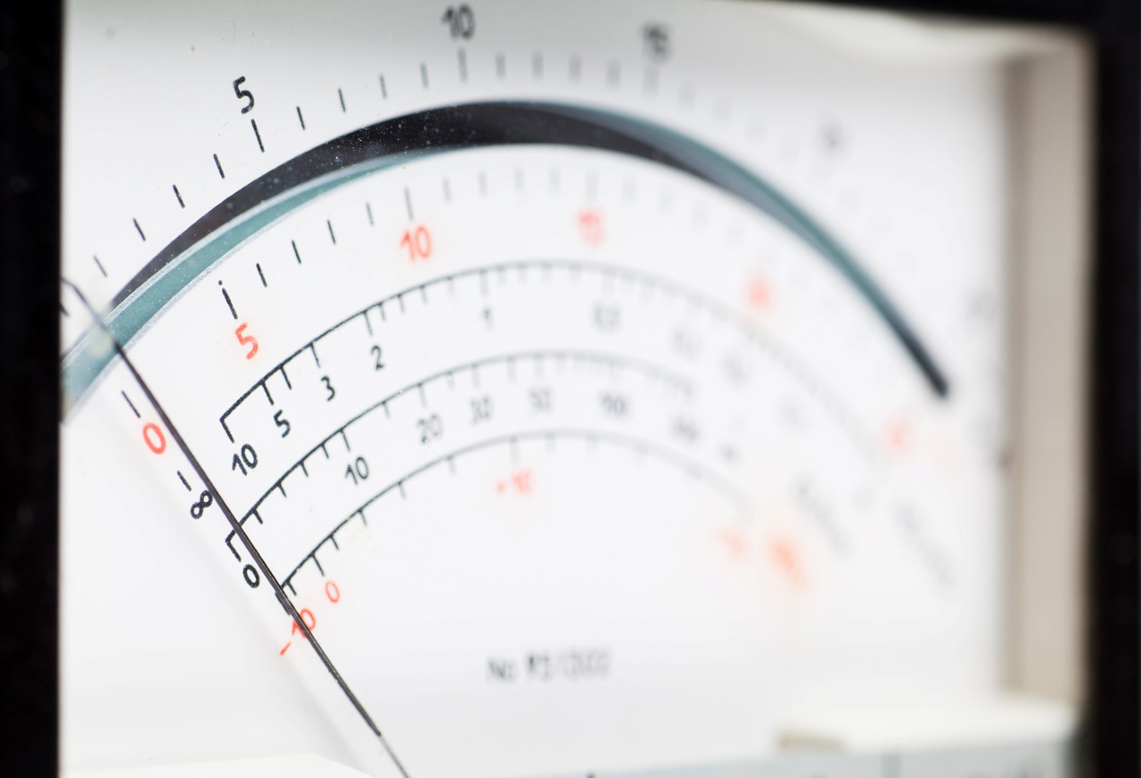 Le parc actuel de compteurs d'Hydro-Québec est principalement constitué d'appareils électromécaniques que l'on reconnaît à leur disque qui tourne et à leurs cadrans. Ce type de compteur n'est plus fabriqué en Amérique du Nord depuis 2010.