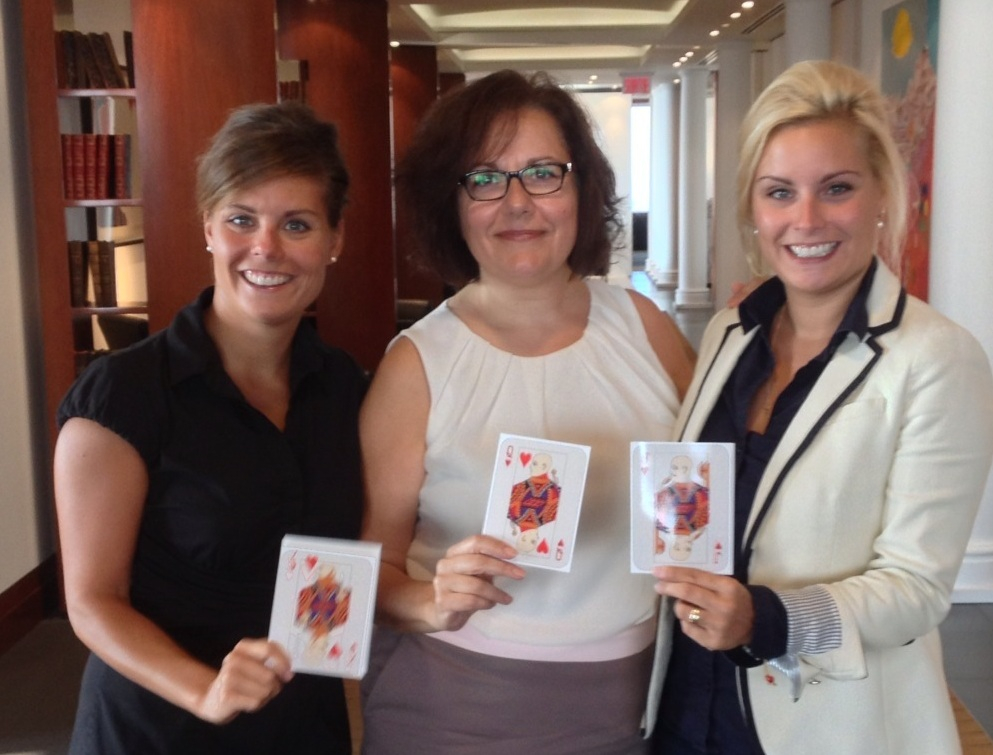 @BV:Les sœurs Catherine et Isabelle Laramée en compagnie de Maral Tersakian, directrice générale de l'Institut du cancer de Montréal.