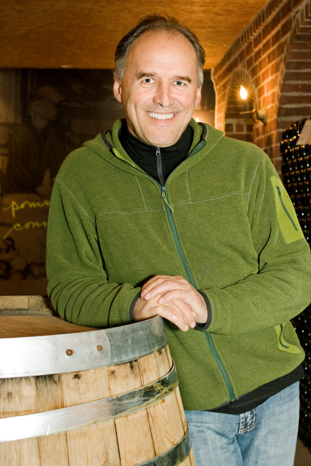 «Je reçois entre 30 000 et 35 000 visiteurs par année, à la cidrerie. Tous les jours, je refuse de leur vendre mes spiritueux comme le brandy de pommes. Je dois les envoyer dans les SAQ les plus proches», se désole Michel Jodoin de la cidrerie du même nom, à Rougemont.<!--[if gte mso 9]><xml> <w:WordDocument>  <w:View>Normal</w:View>  <w:Zoom>0</w:Zoom>  <w:TrackMoves/>  <w:TrackFormatting/>  <w:HyphenationZone>21</w:HyphenationZone>  <w:PunctuationKerning/>  <w:ValidateAgainstSchemas/>  <w:SaveIfXMLInvalid>false</w:SaveIfXMLInvalid>  <w:IgnoreMixedContent>false</w:IgnoreMixedContent>  <w:AlwaysShowPlaceholderText>false</w:AlwaysShowPlaceholderText>  <w:DoNotPromoteQF/>  <w:LidThemeOther>FR-CA</w:LidThemeOther>  <w:LidThemeAsian>X-NONE</w:LidThemeAsian>  <w:LidThemeComplexScript>X-NONE</w:LidThemeComplexScript>  <w:Compatibility>   <w:BreakWrappedTables/>   <w:SnapToGridInCell/>   <w:WrapTextWithPunct/>   <w:UseAsianBreakRules/>   <w:DontGrowAutofit/>   <w:SplitPgBreakAndParaMark/>   <w:EnableOpenTypeKerning/>   <w:DontFlipMirrorIndents/>   <w:OverrideTableStyleHps/>  </w:Compatibility>  <m:mathPr>   <m:mathFont m:val="Cambria Math"/>   <m:brkBin m:val="before"/>   <m:brkBinSub m:val="--"/>   <m:smallFrac m:val="off"/>   <m:dispDef/>   <m:lMargin m:val="0"/>   <m:rMargin m:val="0"/>   <m:defJc m:val="centerGroup"/>   <m:wrapIndent m:val="1440"/>   <m:intLim m:val="subSup"/>   <m:naryLim m:val="undOvr"/>  </m:mathPr></w:WordDocument></xml><![endif]--><!--[if gte mso 9]><xml> <w:LatentStyles DefLockedState="false" DefUnhideWhenUsed="true"  DefSemiHidden="true" DefQFormat="false" DefPriority="99"  LatentStyleCount="267">  <w:LsdException Locked="false" Priority="0" SemiHidden="false"   UnhideWhenUsed="false" QFormat="true" Name="Normal"/>  <w:LsdException Locked="false" Priority="9" SemiHidden="false"   UnhideWhenUsed="false" QFormat="true" Name="heading 1"/>  <w:LsdException Locked="false" Priority="9" QFormat="true" Name="heading 2"/>  <w:LsdException Locked="false" Priority="9" QFormat="true" Name="heading 3"/>  <w:LsdException Locked="false" Priority="9" QFormat="true" Name="heading 4"/>  <w:LsdException Locked="false" Priority="9" QFormat="true" Name="heading 5"/>  <w:LsdException Locked="false" Priority="9" QFormat="true" Name="heading 6"/>  <w:LsdException Locked="false" Priority="9" QFormat="true" Name="heading 7"/>  <w:LsdException Locked="false" Priority="9" QFormat="true" Name="heading 8"/>  <w:LsdException Locked="false" Priority="9" QFormat="true" Name="heading 9"/>  <w:LsdException Locked="false" Priority="39" Name="toc 1"/>  <w:LsdException Locked="false" Priority="39" Name="toc 2"/>  <w:LsdException Locked="false" Priority="39" Name="toc 3"/>  <w:LsdException Locked="false" Priority="39" Name="toc 4"/>  <w:LsdException Locked="false" Priority="39" Name="toc 5"/>  <w:LsdException Locked="false" Priority="39" Name="toc 6"/>  <w:LsdException Locked="false" Priority="39" Name="toc 7"/>  <w:LsdException Locked="false" Priority="39" Name="toc 8"/>  <w:LsdException Locked="false" Priority="39" Name="toc 9"/>  <w:LsdException Locked="false" Priority="35" QFormat="true" Name="caption"/>  <w:LsdException Locked="false" Priority="10" SemiHidden="false"   UnhideWhenUsed="false" QFormat="true" Name="Title"/>  <w:LsdException Locked="false" Priority="1" Name="Default Paragraph Font"/>  <w:LsdException Locked="false" Priority="0" Name="Body Text"/>  <w:LsdException Locked="false" Priority="11" SemiHidden="false"   UnhideWhenUsed="false" QFormat="true" Name="Subtitle"/>  <w:LsdException Locked="false" Priority="22" SemiHidden="false"   UnhideWhenUsed="false" QFormat="true" Name="Strong"/>  <w:LsdException Locked="false" Priority="20" SemiHidden="false"   UnhideWhenUsed="false" QFormat="true" Name="Emphasis"/>  <w:LsdException Locked="false" Priority="59" SemiHidden="false"   UnhideWhenUsed="false" Name="Table Grid"/>  <w:LsdException Locked="false" UnhideWhenUsed="false" Name="Placeholder Text"/>  <w:LsdException Locked="false" Priority="1" SemiHidden="false"   UnhideWhenUsed="false" QFormat="true" Name="No Spacing"/>  <w:LsdException Locked="false" Priority="60" SemiHidden="false"   UnhideWhenUsed="false" Name="Light Shading"/>  <w:LsdException Locked="false" Priority="61" SemiHidden="false"   UnhideWhenUsed="false" Name="Light List"/>  <w:LsdException Locked="false" Priority="62" SemiHidden="false"   UnhideWhenUsed="false" Name="Light Grid"/>  <w:LsdException Locked="false" Priority="63" SemiHidden="false"   UnhideWhenUsed="false" Name="Medium Shading 1"/>  <w:LsdException Locked="false" Priority="64" SemiHidden="false"   UnhideWhenUsed="false" Name="Medium Shading 2"/>  <w:LsdException Locked="false" Priority="65" SemiHidden="false"   UnhideWhenUsed="false" Name="Medium List 1"/>  <w:LsdException Locked="false" Priority="66" SemiHidden="false"   UnhideWhenUsed="false" Name="Medium List 2"/>  <w:LsdException Locked="false" Priority="67" SemiHidden="false"   UnhideWhenUsed="false" Name="Medium Grid 1"/>  <w:LsdException Locked="false" Priority="68" SemiHidden="false"   UnhideWhenUsed="false" Name="Medium Grid 2"/>  <w:LsdException Locked="false" Priority="69" SemiHidden="false"   UnhideWhenUsed="false" Name="Medium Grid 3"/>  <w:LsdException Locked="false" Priority="70" SemiHidden="false"   UnhideWhenUsed="false" Name="Dark List"/>  <w:LsdException Locked="false" Priority="71" SemiHidden="false"   UnhideWhenUsed="false" Name="Colorful Shading"/>  <w:LsdException Locked="false" Priority="72" SemiHidden="false"   UnhideWhenUsed="false" Name="Colorful List"/>  <w:LsdException Locked="false" Priority="73" SemiHidden="false"   UnhideWhenUsed="false" Name="Colorful Grid"/>  <w:LsdException Locked="false" Priority="60" SemiHidden="false"   UnhideWhenUsed="false" Name="Light Shading Accent 1"/>  <w:LsdException Locked="false" Priority="61" SemiHidden="false"   UnhideWhenUsed="false" Name="Light List Accent 1"/>  <w:LsdException Locked="false" Priority="62" SemiHidden="false"   UnhideWhenUsed="false" Name="Light Grid Accent 1"/>  <w:LsdException Locked="false" Priority="63" SemiHidden="false"   UnhideWhenUsed="false" Name="Medium Shading 1 Accent 1"/>  <w:LsdException Locked="false" Priority="64" SemiHidden="false"   UnhideWhenUsed="false" Name="Medium Shading 2 Accent 1"/>  <w:LsdException Locked="false" Priority="65" SemiHidden="false"   UnhideWhenUsed="false" Name="Medium List 1 Accent 1"/>  <w:LsdException Locked="false" UnhideWhenUsed="false" Name="Revision"/>  <w:LsdException Locked="false" Priority="34" SemiHidden="false"   UnhideWhenUsed="false" QFormat="true" Name="List Paragraph"/>  <w:LsdException Locked="false" Priority="29" SemiHidden="false"   UnhideWhenUsed="false" QFormat="true" Name="Quote"/>  <w:LsdException Locked="false" Priority="30" SemiHidden="false"   UnhideWhenUsed="false" QFormat="true" Name="Intense Quote"/>  <w:LsdException Locked="false" Priority="66" SemiHidden="false"   UnhideWhenUsed="false" Name="Medium List 2 Accent 1"/>  <w:LsdException Locked="false" Priority="67" SemiHidden="false"   UnhideWhenUsed="false" Name="Medium Grid 1 Accent 1"/>  <w:LsdException Locked="false" Priority="68" SemiHidden="false"   UnhideWhenUsed="false" Name="Medium Grid 2 Accent 1"/>  <w:LsdException Locked="false" Priority="69" SemiHidden="false"   UnhideWhenUsed="false" Name="Medium Grid 3 Accent 1"/>  <w:LsdException Locked="false" Priority="70" SemiHidden="false"   UnhideWhenUsed="false" Name="Dark List Accent 1"/>  <w:LsdException Locked="false" Priority="71" SemiHidden="false"   UnhideWhenUsed="false" Name="Colorful Shading Accent 1"/>  <w:LsdException Locked="false" Priority="72" SemiHidden="false"   UnhideWhenUsed="false" Name="Colorful List Accent 1"/>  <w:LsdException Locked="false" Priority="73" SemiHidden="false"   UnhideWhenUsed="false" Name="Colorful Grid Accent 1"/>  <w:LsdException Locked="false" Priority="60" SemiHidden="false"   UnhideWhenUsed="false" Name="Light Shading Accent 2"/>  <w:LsdException Locked="false" Priority="61" SemiHidden="false"   UnhideWhenUsed="false" Name="Light List Accent 2"/>  <w:LsdException Locked="false" Priority="62" SemiHidden="false"   UnhideWhenUsed="false" Name="Light Grid Accent 2"/>  <w:LsdException Locked="false" Priority="63" SemiHidden="false"   UnhideWhenUsed="false" Name="Medium Shading 1 Accent 2"/>  <w:LsdException Locked="false" Priority="64" SemiHidden="false"   UnhideWhenUsed="false" Name="Medium Shading 2 Accent 2"/>  <w:LsdException Locked="false" Priority="65" SemiHidden="false"   UnhideWhenUsed="false" Name="Medium List 1 Accent 2"/>  <w:LsdException Locked="false" Priority="66" SemiHidden="false"   UnhideWhenUsed="false" Name="Medium List 2 Accent 2"/>  <w:LsdException Locked="false" Priority="67" SemiHidden="false"   UnhideWhenUsed="false" Name="Medium Grid 1 Accent 2"/>  <w:LsdException Locked="false" Priority="68" SemiHidden="false"   UnhideWhenUsed="false" Name="Medium Grid 2 Accent 2"/>  <w:LsdException Locked="false" Priority="69" SemiHidden="false"   UnhideWhenUsed="false" Name="Medium Grid 3 Accent 2"/>  <w:LsdException Locked="false" Priority="70" SemiHidden="false"   UnhideWhenUsed="false" Name="Dark List Accent 2"/>  <w:LsdException Locked="false" Priority="71" SemiHidden="false"   UnhideWhenUsed="false" Name="Colorful Shading Accent 2"/>  <w:LsdException Locked="false" Priority="72" SemiHidden="false"   UnhideWhenUsed="false" Name="Colorful List Accent 2"/>  <w:LsdException Locked="false" Priority="73" SemiHidden="false"   UnhideWhenUsed="false" Name="Colorful Grid Accent 2"/>  <w:LsdException Locked="false" Priority="60" SemiHidden="false"   UnhideWhenUsed="false" Name="Light Shading Accent 3"/>  <w:LsdException Locked="false" Priority="61" SemiHidden="false"   UnhideWhenUsed="false" Name="Light List Accent 3"/>  <w:LsdException Locked="false" Priority="62" SemiHidden="false"   UnhideWhenUsed="false" Name="Light Grid Accent 3"/>  <w:LsdException Locked="false" Priority="63" SemiHidden="false"   UnhideWhenUsed="false" Name="Medium Shading 1 Accent 3"/>  <w:LsdException Locked="false" Priority="64" SemiHidden="false"   UnhideWhenUsed="false" Name="Medium Shading 2 Accent 3"/>  <w:LsdException Locked="false" Priority="65" SemiHidden="false"   UnhideWhenUsed="false" Name="Medium List 1 Accent 3"/>  <w:LsdException Locked="false" Priority="66" SemiHidden="false"   UnhideWhenUsed="false" Name="Medium List 2 Accent 3"/>  <w:LsdException Locked="false" Priority="67" SemiHidden="false"   UnhideWhenUsed="false" Name="Medium Grid 1 Accent 3"/>  <w:LsdException Locked="false" Priority="68" SemiHidden="false"   UnhideWhenUsed="false" Name="Medium Grid 2 Accent 3"/>  <w:LsdException Locked="false" Priority="69" SemiHidden="false"   UnhideWhenUsed="false" Name="Medium Grid 3 Accent 3"/>  <w:LsdException Locked="false" Priority="70" SemiHidden="false"   UnhideWhenUsed="false" Name="Dark List Accent 3"/>  <w:LsdException Locked="false" Priority="71" SemiHidden="false"   UnhideWhenUsed="false" Name="Colorful Shading Accent 3"/>  <w:LsdException Locked="false" Priority="72" SemiHidden="false"   UnhideWhenUsed="false" Name="Colorful List Accent 3"/>  <w:LsdException Locked="false" Priority="73" SemiHidden="false"   UnhideWhenUsed="false" Name="Colorful Grid Accent 3"/>  <w:LsdException Locked="false" Priority="60" SemiHidden="false"   UnhideWhenUsed="false" Name="Light Shading Accent 4"/>  <w:LsdException Locked="false" Priority="61" SemiHidden="false"   UnhideWhenUsed="false" Name="Light List Accent 4"/>  <w:LsdException Locked="false" Priority="62" SemiHidden="false"   UnhideWhenUsed="false" Name="Light Grid Accent 4"/>  <w:LsdException Locked="false" Priority="63" SemiHidden="false"   UnhideWhenUsed="false" Name="Medium Shading 1 Accent 4"/>  <w:LsdException Locked="false" Priority="64" SemiHidden="false"   UnhideWhenUsed="false" Name="Medium Shading 2 Accent 4"/>  <w:LsdException Locked="false" Priority="65" SemiHidden="false"   UnhideWhenUsed="false" Name="Medium List 1 Accent 4"/>  <w:LsdException Locked="false" Priority="66" SemiHidden="false"   UnhideWhenUsed="false" Name="Medium List 2 Accent 4"/>  <w:LsdException Locked="false" Priority="67" SemiHidden="false"   UnhideWhenUsed="false" Name="Medium Grid 1 Accent 4"/>  <w:LsdException Locked="false" Priority="68" SemiHidden="false"   UnhideWhenUsed="false" Name="Medium Grid 2 Accent 4"/>  <w:LsdException Locked="false" Priority="69" SemiHidden="false"   UnhideWhenUsed="false" Name="Medium Grid 3 Accent 4"/>  <w:LsdException Locked="false" Priority="70" SemiHidden="false"   UnhideWhenUsed="false" Name="Dark List Accent 4"/>  <w:LsdException Locked="false" Priority="71" SemiHidden="false"   UnhideWhenUsed="false" Name="Colorful Shading Accent 4"/>  <w:LsdException Locked="false" Priority="72" SemiHidden="false"   UnhideWhenUsed="false" Name="Colorful List Accent 4"/>  <w:LsdException Locked="false" Priority="73" SemiHidden="false"   UnhideWhenUsed="false" Name="Colorful Grid Accent 4"/>  <w:LsdException Locked="false" Priority="60" SemiHidden="false"   UnhideWhenUsed="false" Name="Light Shading Accent 5"/>  <w:LsdException Locked="false" Priority="61" SemiHidden="false"   UnhideWhenUsed="false" Name="Light List Accent 5"/>  <w:LsdException Locked="false" Priority="62" SemiHidden="false"   UnhideWhenUsed="false" Name="Light Grid Accent 5"/>  <w:LsdException Locked="false" Priority="63" SemiHidden="false"   UnhideWhenUsed="false" Name="Medium Shading 1 Accent 5"/>  <w:LsdException Locked="false" Priority="64" SemiHidden="false"   UnhideWhenUsed="false" Name="Medium Shading 2 Accent 5"/>  <w:LsdException Locked="false" Priority="65" SemiHidden="false"   UnhideWhenUsed="false" Name="Medium List 1 Accent 5"/>  <w:LsdException Locked="false" Priority="66" SemiHidden="false"   UnhideWhenUsed="false" Name="Medium List 2 Accent 5"/>  <w:LsdException Locked="false" Priority="67" SemiHidden="false"   UnhideWhenUsed="false" Name="Medium Grid 1 Accent 5"/>  <w:LsdException Locked="false" Priority="68" SemiHidden="false"   UnhideWhenUsed="false" Name="Medium Grid 2 Accent 5"/>  <w:LsdException Locked="false" Priority="69" SemiHidden="false"   UnhideWhenUsed="false" Name="Medium Grid 3 Accent 5"/>  <w:LsdException Locked="false" Priority="70" SemiHidden="false"   UnhideWhenUsed="false" Name="Dark List Accent 5"/>  <w:LsdException Locked="false" Priority="71" SemiHidden="false"   UnhideWhenUsed="false" Name="Colorful Shading Accent 5"/>  <w:LsdException Locked="false" Priority="72" SemiHidden="false"   UnhideWhenUsed="false" Name="Colorful List Accent 5"/>  <w:LsdException Locked="false" Priority="73" SemiHidden="false"   UnhideWhenUsed="false" Name="Colorful Grid Accent 5"/>  <w:LsdException Locked="false" Priority="60" SemiHidden="false"   UnhideWhenUsed="false" Name="Light Shading Accent 6"/>  <w:LsdException Locked="false" Priority="61" SemiHidden="false"   UnhideWhenUsed="false" Name="Light List Accent 6"/>  <w:LsdException Locked="false" Priority="62" SemiHidden="false"   UnhideWhenUsed="false" Name="Light Grid Accent 6"/>  <w:LsdException Locked="false" Priority="63" SemiHidden="false"   UnhideWhenUsed="false" Name="Medium Shading 1 Accent 6"/>  <w:LsdException Locked="false" Priority="64" SemiHidden="false"   UnhideWhenUsed="false" Name="Medium Shading 2 Accent 6"/>  <w:LsdException Locked="false" Priority="65" SemiHidden="false"   UnhideWhenUsed="false" Name="Medium List 1 Accent 6"/>  <w:LsdException Locked="false" Priority="66" SemiHidden="false"   UnhideWhenUsed="false" Name="Medium List 2 Accent 6"/>  <w:LsdException Locked="false" Priority="67" SemiHidden="false"   UnhideWhenUsed="false" Name="Medium Grid 1 Accent 6"/>  <w:LsdException Locked="false" Priority="68" SemiHidden="false"   UnhideWhenUsed="false" Name="Medium Grid 2 Accent 6"/>  <w:LsdException Locked="false" Priority="69" SemiHidden="false"   UnhideWhenUsed="false" Name="Medium Grid 3 Accent 6"/>  <w:LsdException Locked="false" Priority="70" SemiHidden="false"   UnhideWhenUsed="false" Name="Dark List Accent 6"/>  <w:LsdException Locked="false" Priority="71" SemiHidden="false"   UnhideWhenUsed="false" Name="Colorful Shading Accent 6"/>  <w:LsdException Locked="false" Priority="72" SemiHidden="false"   UnhideWhenUsed="false" Name="Colorful List Accent 6"/>  <w:LsdException Locked="false" Priority="73" SemiHidden="false"   UnhideWhenUsed="false" Name="Colorful Grid Accent 6"/>  <w:LsdException Locked="false" Priority="19" SemiHidden="false"   UnhideWhenUsed="false" QFormat="true" Name="Subtle Emphasis"/>  <w:LsdException Locked="false" Priority="21" SemiHidden="false"   UnhideWhenUsed="false" QFormat="true" Name="Intense Emphasis"/>  <w:LsdException Locked="false" Priority="31" SemiHidden="false"   UnhideWhenUsed="false" QFormat="true" Name="Subtle Reference"/>  <w:LsdException Locked="false" Priority="32" SemiHidden="false"   UnhideWhenUsed="false" QFormat="true" Name="Intense Reference"/>  <w:LsdException Locked="false" Priority="33" SemiHidden="false"   UnhideWhenUsed="false" QFormat="true" Name="Book Title"/>  <w:LsdException Locked="false" Priority="37" Name="Bibliography"/>  <w:LsdException Locked="false" Priority="39" QFormat="true" Name="TOC Heading"/> </w:LatentStyles></xml><![endif]--><!--[if gte mso 10]><style> /* Style Definitions */ table.MsoNormalTable	{mso-style-name:"Tableau Normal";	mso-tstyle-rowband-size:0;	mso-tstyle-colband-size:0;	mso-style-noshow:yes;	mso-style-priority:99;	mso-style-parent:"";	mso-padding-alt:0cm 5.4pt 0cm 5.4pt;	mso-para-margin-top:0cm;	mso-para-margin-right:0cm;	mso-para-margin-bottom:10.0pt;	mso-para-margin-left:0cm;	line-height:115%;	mso-pagination:widow-orphan;	font-size:11.0pt;	font-family:"Calibri","sans-serif";	mso-ascii-font-family:Calibri;	mso-ascii-theme-font:minor-latin;	mso-hansi-font-family:Calibri;	mso-hansi-theme-font:minor-latin;	mso-bidi-font-family:"Times New Roman";	mso-bidi-theme-font:minor-bidi;	mso-ansi-language:FR-CA;	mso-fareast-language:EN-US;}</style><![endif]-->