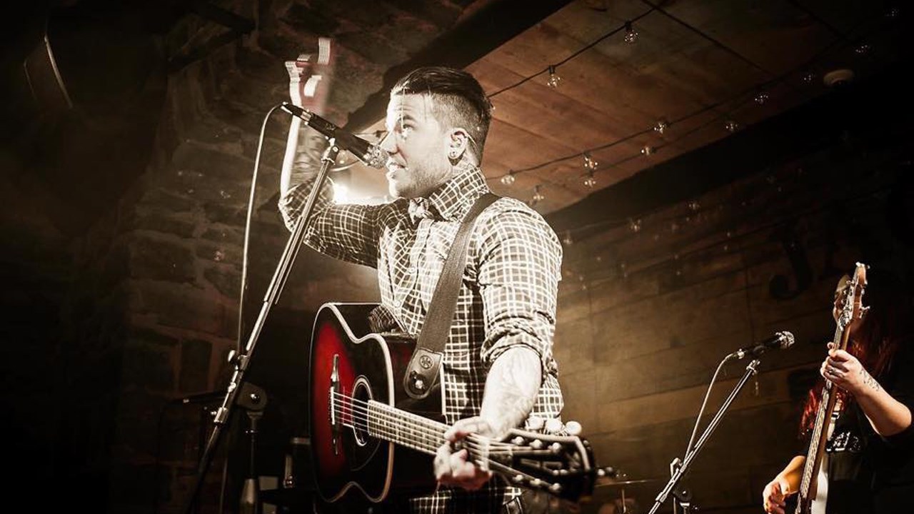 Ryan Stevenson remercie sa mère après la chanson « Day you walked away »