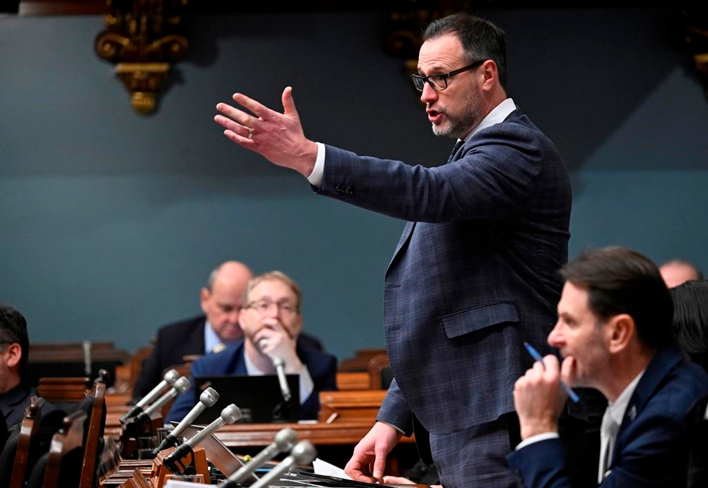 Roberge accepte de reporter la réforme de la carte électorale
