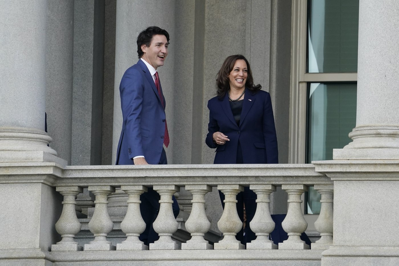 La candidate à l'investiture démocrate Kamala Harris a des liens avec le Canada