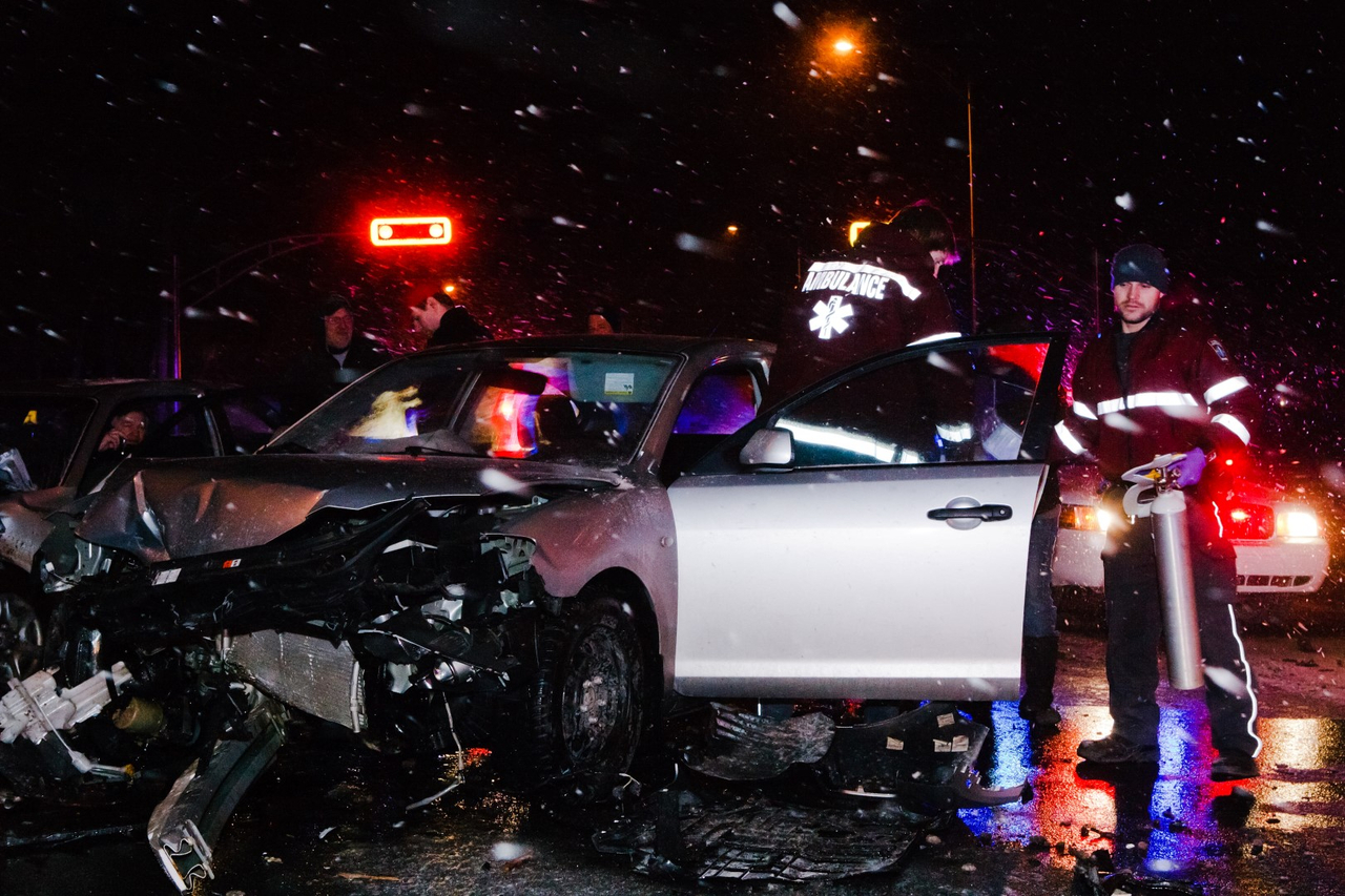 En voulant tourner à gauche, un automobiliste a percuté de plein fouet un véhicule qui arrivait en sens inverse.