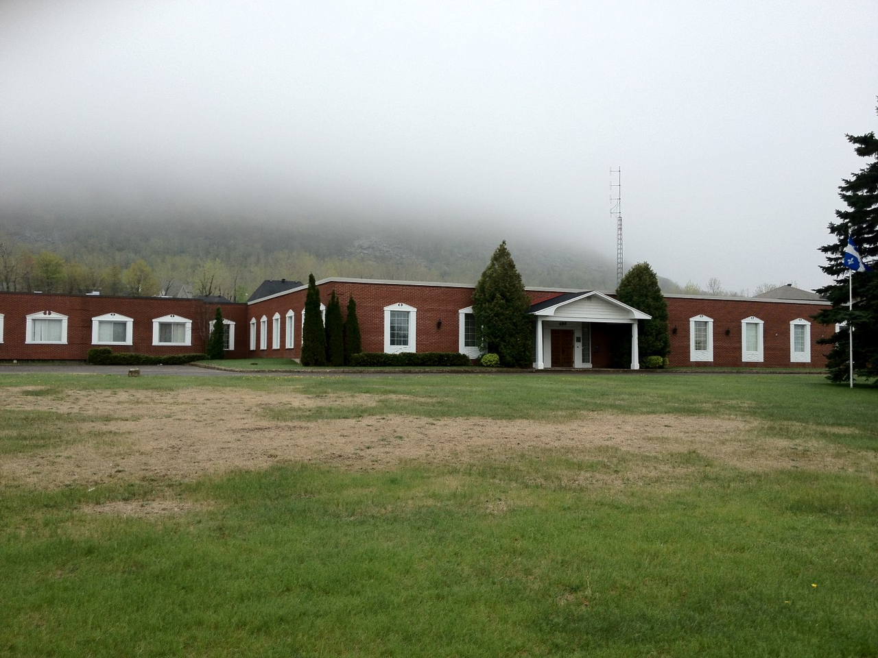 La vente à la Ville de Mont-Saint-Hilaire par la Commission scolaire des Patriotes du bâtiment de la future caserne de pompiers, sur le boulevard Sir-Wilfrid-Laurier, devrait être conclue prochainement.