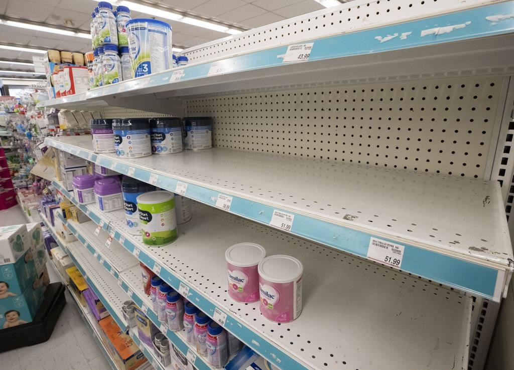 La pénurie de lait maternisé se poursuivra tout l'été, selon Santé Canada
