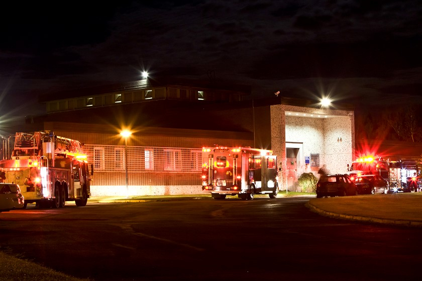 Les autorités locales ont été appelées un peu avant 23h ce mercredi pour maîtriser un incendie à la prison de Sorel-Tracy.  Photo: Pascal Cournoyer (pcournoyer.smugmug.com)