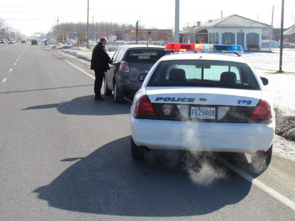 Le projet de loi sur la Move over, dorénavant appelé « Corridor de sécurité », vise essentiellement à obliger les conducteurs de véhicules routiers à réduire leur vitesse et à changer de voie quand ils croisent un véhicule d’urgence, un véhicule de surveillance routière ou une dépanneuse dont les gyrophares sont allumés et qui est immobilisé, notamment sur l’accotement.