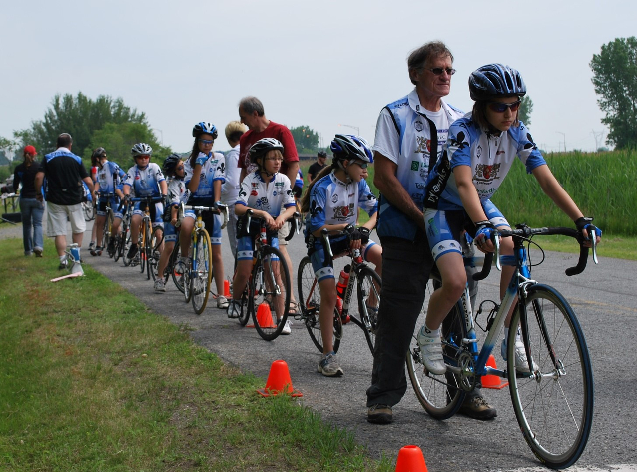 Tous les cyclistes âgés de 8 à 16 ans sont invités à venir participer aux épreuves de contre-la-montre individuel et de circuit routier prévues au programme.