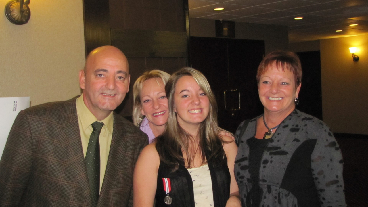 Mario Lajoie (père), Sandra Lajoie (tante), Annabelle Lajoie et Guylaine Lajoie (tante).