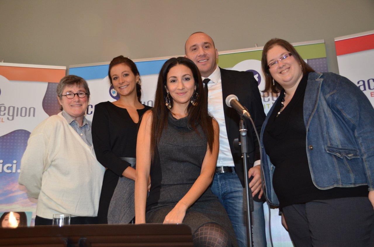 De gauche à droite : Guylaine Leblanc, chargée de projet d'Accès-région L’Agence, Christine Latour, directrice générale de L’Orienthèque, Lynda Thalie, Nassim Keraouche, chargé de projet d'Accès-région Transit, et Mélanie Hébert, conseillère en emploi d'Accès-région Exploration-emploi.