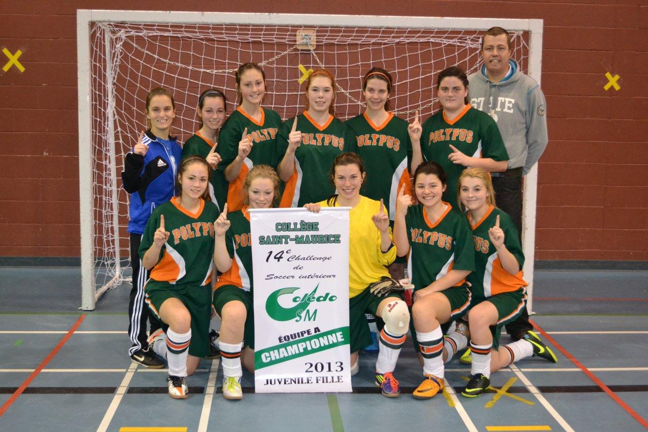 Andréanne Bérard, Katherine-Jade St.-Martin, Laury Gervais, Chloé Guillemette, Laurie Lesage, (deuxième rangée) Cynthia Levasseur (entraîneuse), Maude Lusignan, Kelly-Ann Fagnant, Tricya Desmarais, Stéphanie Valois, Éden Ménard et Sylvain Nadeau (entraîneur).