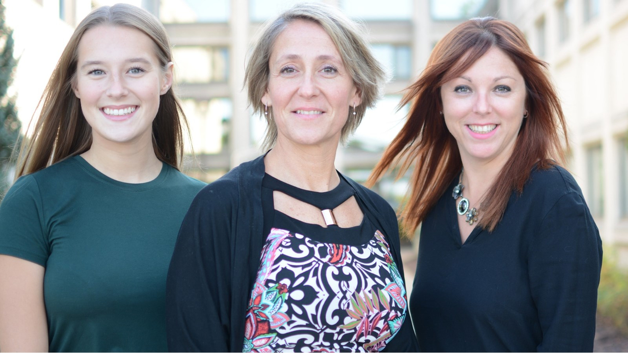 De gauche à droite sur cette photo, on retrouve Stéphanie Desmarais, directrice générale du Cégep de Sorel-Tracy, Myriam Arpin, directrice de la Fondation du Cégep de Sorel-Tracy et Marie-Philippe Villiard, présidente de l'AGEECST.