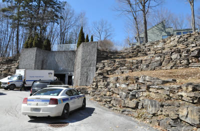 Perquisition de près de 850 plants de cannabis et d'équipements servant à la culture à Bois-des-Filion le 7 avril 2011. La saisie est évaluée à 900 000 $ Josiane Yelle/L'Écho de la Rive-Nord/Agence QMi