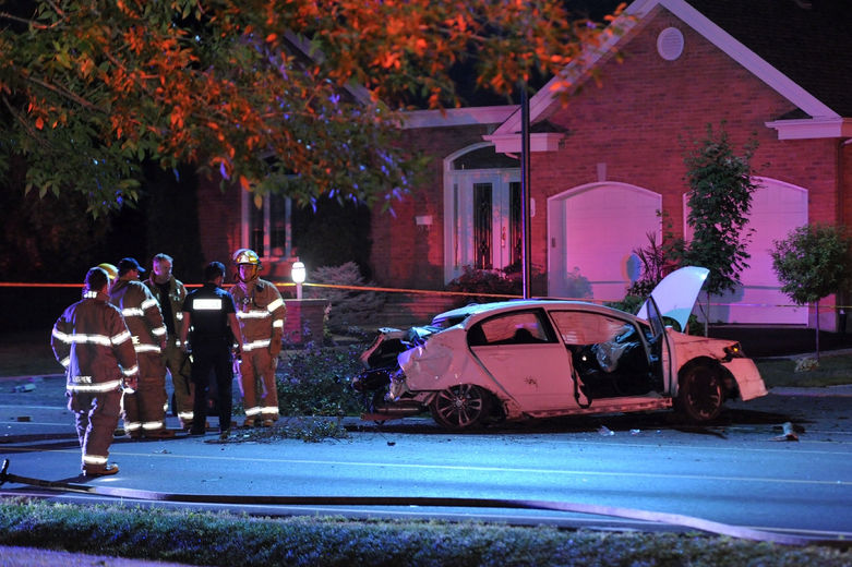 Deux individus ont été blessés dans un accident à Rosemère, sur le boulevard Roland-Durand, le vendredi 6 juillet 2012.|PHOTO ERIK PETERS/AGENCE QMI