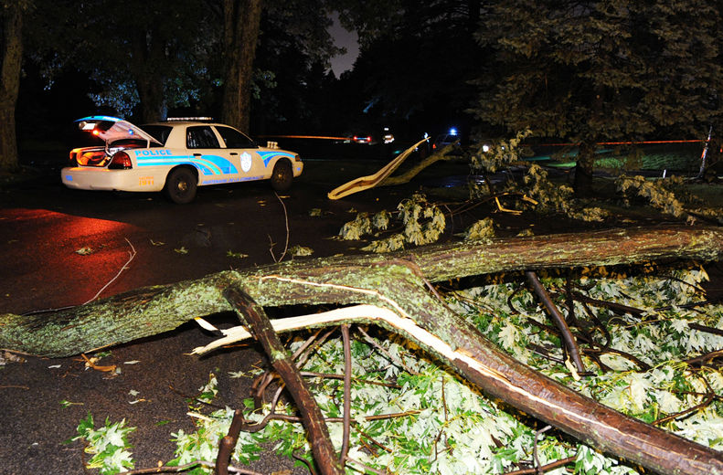 Un golfeur serait mort écrasé par un arbre au Club de golf de Rosemère, au 282, Boul. Labelle à Rosemère. La victime aurait été retrouvée sans vie tard en soirée, samedi, le 11 août 2012. PASCAL GIRARD/AGENCE QMI