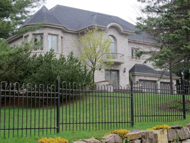 La maison du chef syndical, qu’il a vendue 823 000 $ en 2011, était la propriété de la Fiducie d’Alma Blainville, dont deux des trois fiduciaires sont Donald Fortin lui-même et son épouse.