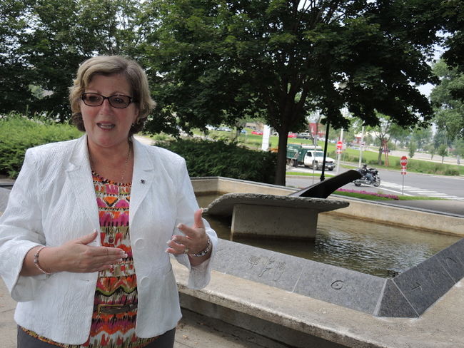 Sylvie Surprenant a annoncé qu’elle tentera une troisième fois de se faire élire à la mairie de Sainte-Thérèse. 