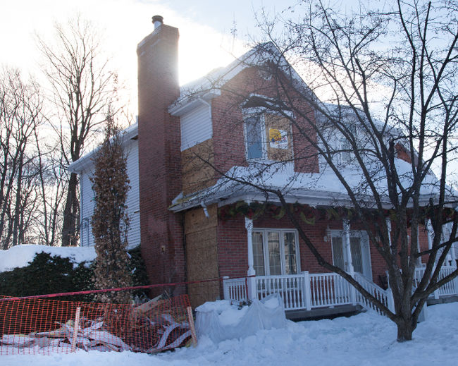 Une maison unifamiliale de Boisbriand a été la proie des flammes dans la nuit de mardi à mercredi.