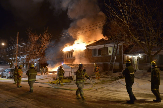 Un incendie a complètement détruit une résidence de Sainte-Thérèse dans la nuit de mercredi à jeudi. 