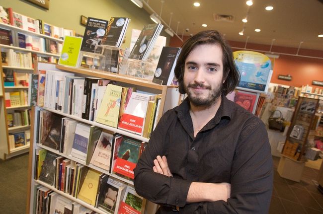 Jérémy Laniel est à l’origine de la nouvelle section poésie québécoise à la librairie Carcajou à Rosemère. 