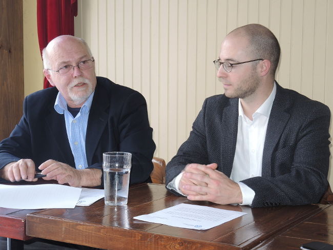 Le chef d’Option nationale, Sol Zanetti, et le candidat dans la circonscription de Groulx, Alain Marginean, ont rencontré bon nombre d’étudiants.