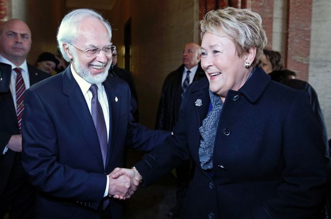 Pauline Marois a rendu visite au lieutenant-gouverneur Pierre Duschene mercredi matin pour le déclenchement des élections.