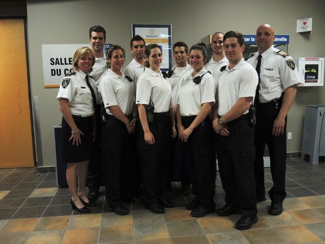 Onze étudiants en technique policière patrouilleront tout l’été dans les rues de Blainville. 