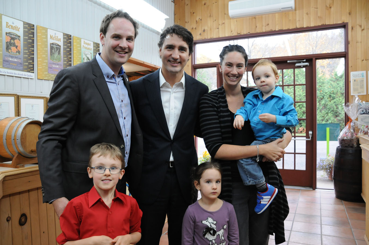 Justin Trudeau en compagnie de Karl Trudel et sa famille