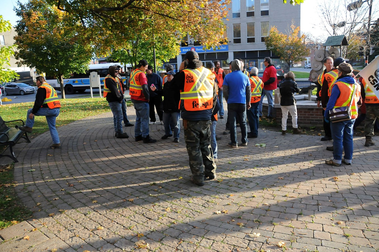 Les employés municipaux de Sainte-Thérèse persistent