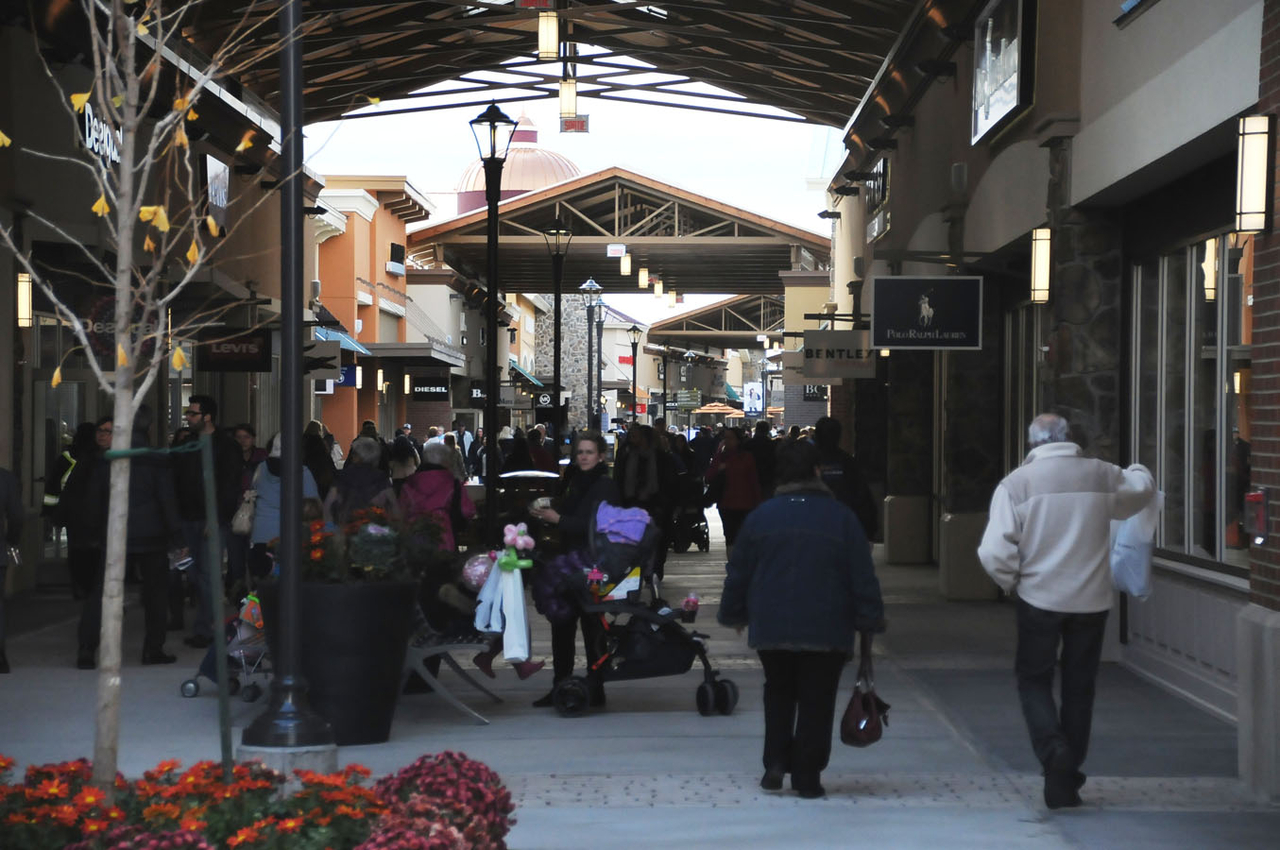 Les Premium Outlets Montréal ouvrent leurs portes
