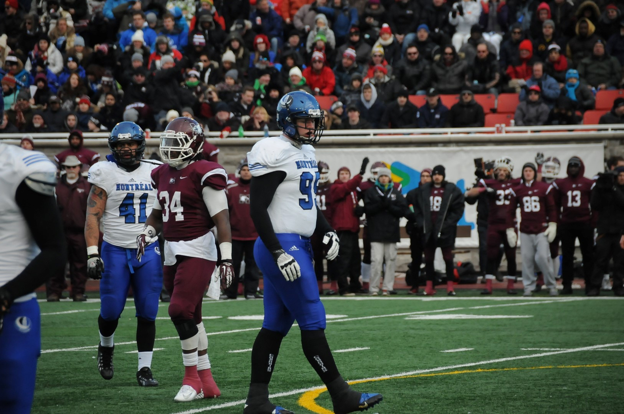 Trois anciens des Nordiques soulèvent la Coupe Vanier