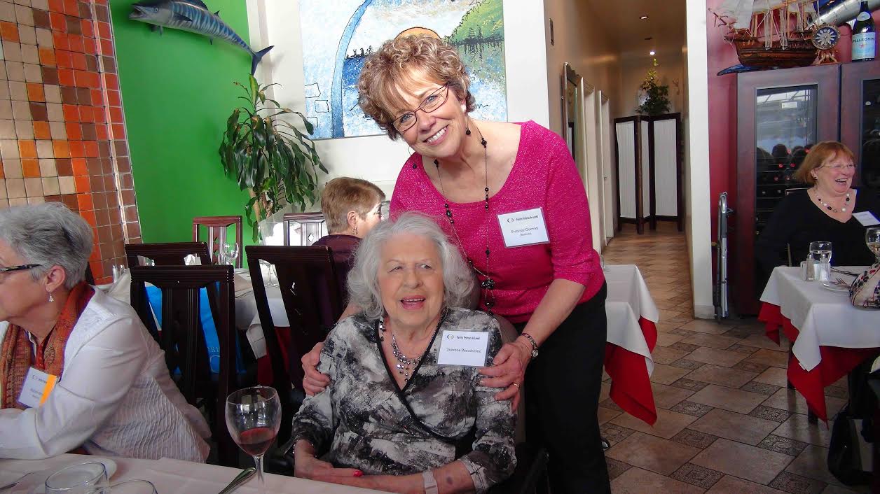 Mme Charron et sa vieille amie, Mme Suzanne Beauchesne.