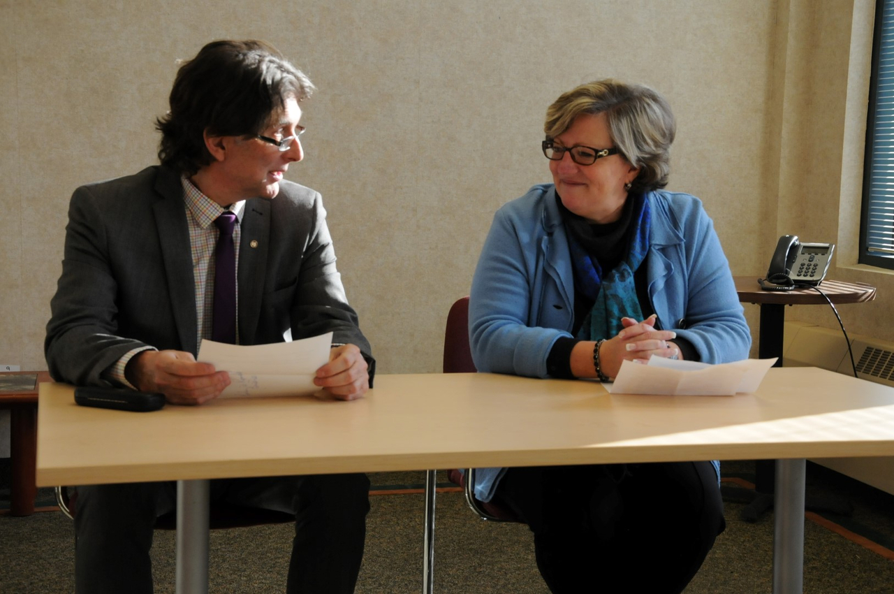 Michel Louis Beauchamp, directeur général du Collège Lionel-Groulx, et Sylvie Surprenant, mairesse de Sainte-Thérèse