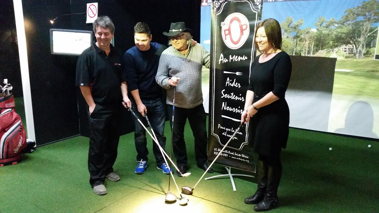 Louis Kemp, propriétaire du Golf IN et administrateur du Resto Pop, Philo Lirette et Mario Lirette, invités d'honneur, et la directrice générale du Resto Pop, Christine Vachon