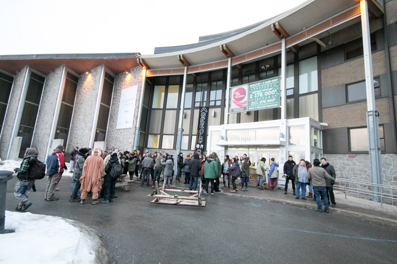 Les piquets de grève forcent l'annulation des cours