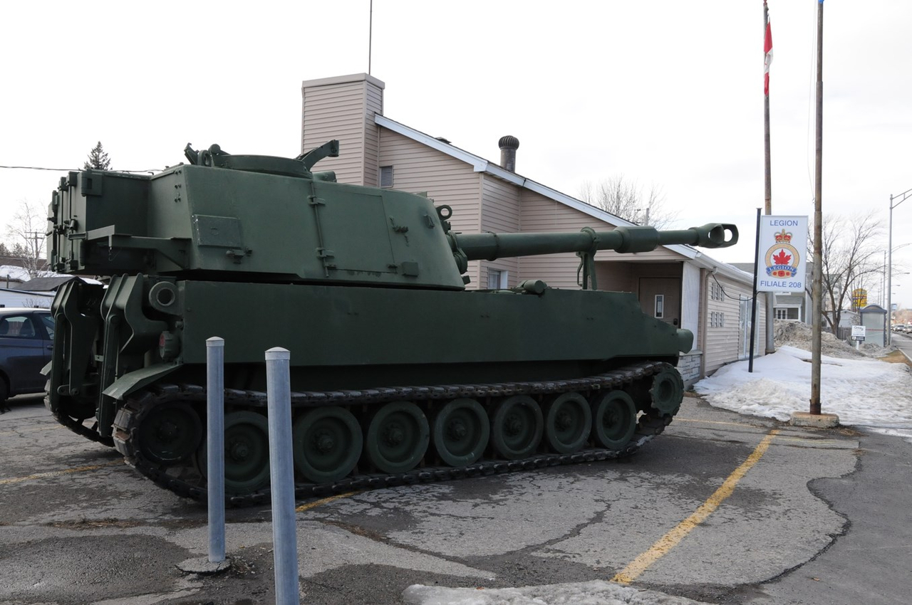 Un monument militaire de taille à Sainte-Thérèse 