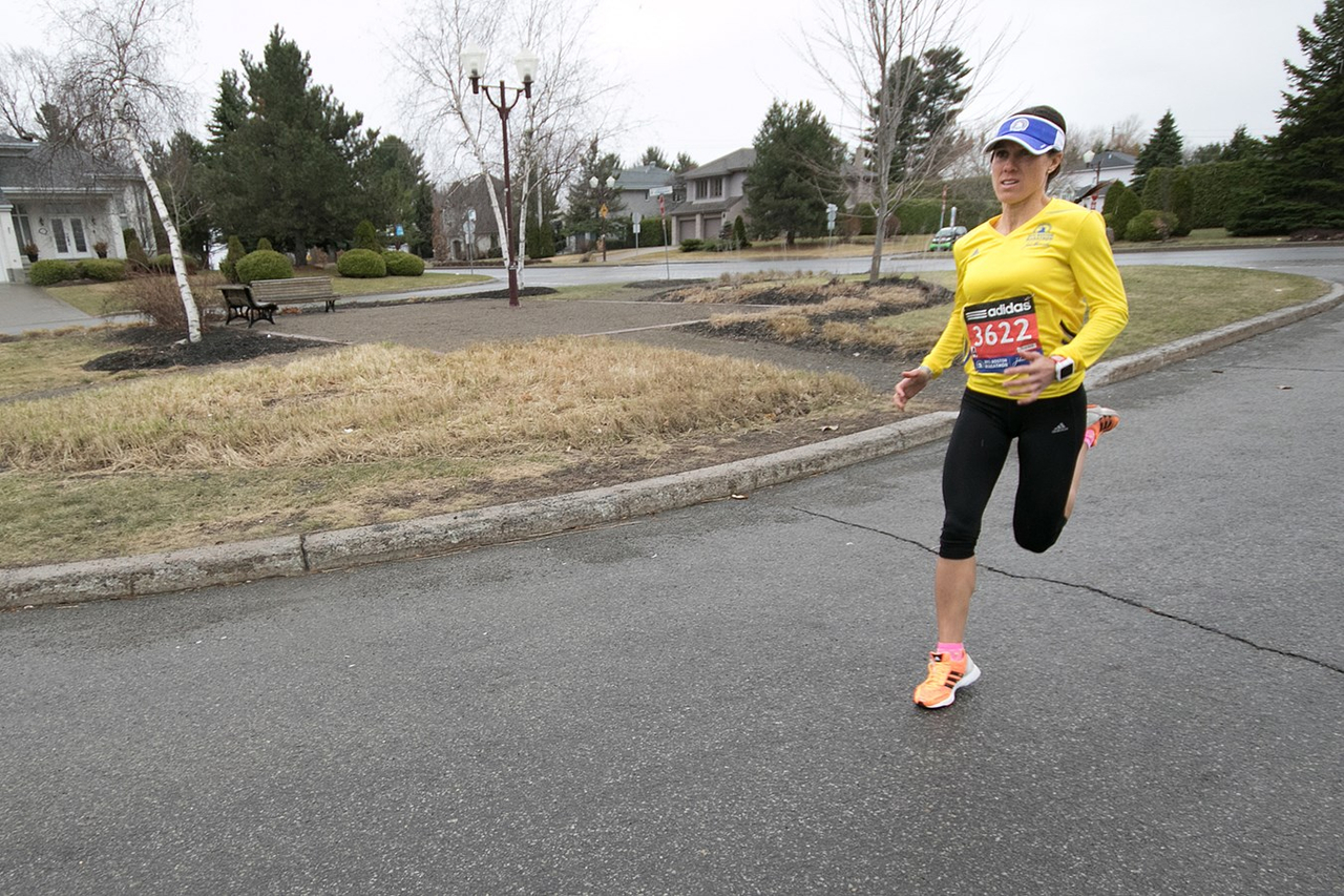 Mme Charette dit qu'elle a eu tellement froid pendant le marathon de Boston qu'il lui a fallu deux heures pour se réchauffer ensuite.