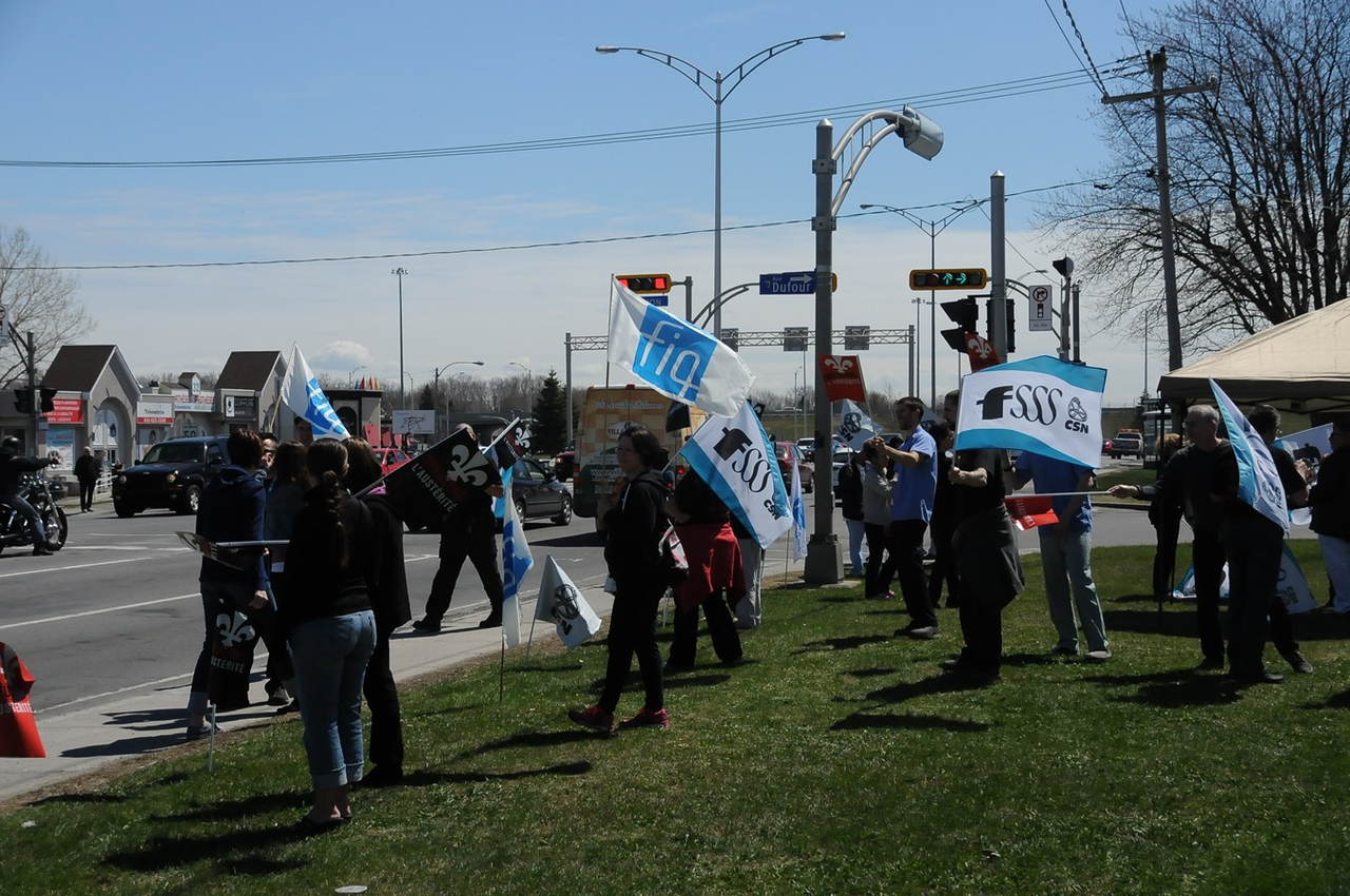 Le personnel de l'hôpital Saint-Eustache proteste
