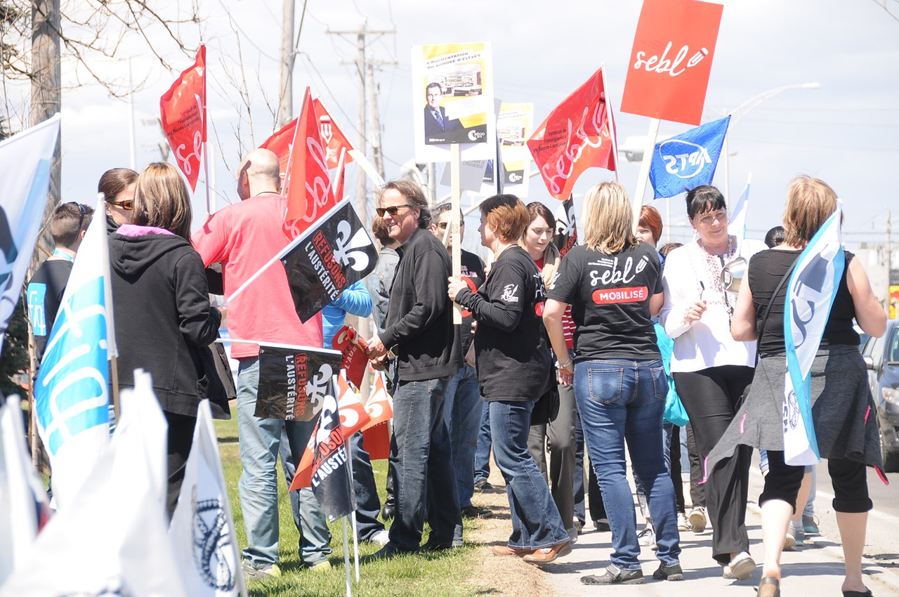 Le personnel de l'hôpital Saint-Eustache proteste