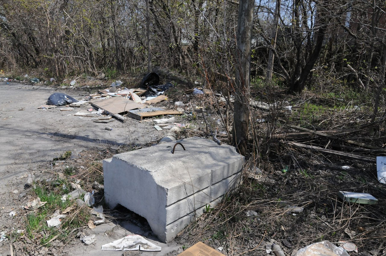 Une tonne de déchets dans la cour du ministère de l’Environnement