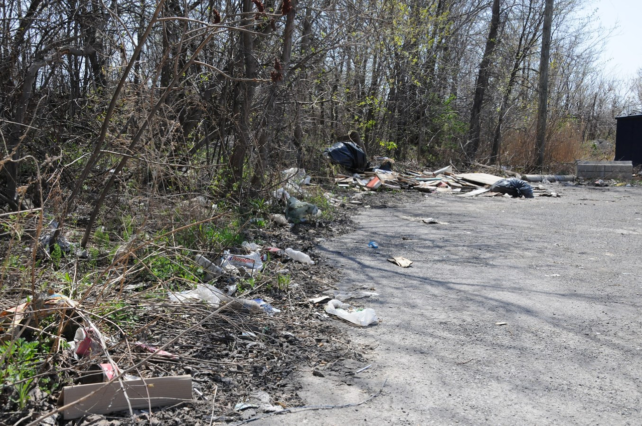 Une tonne de déchets dans la cour du ministère de l’Environnement