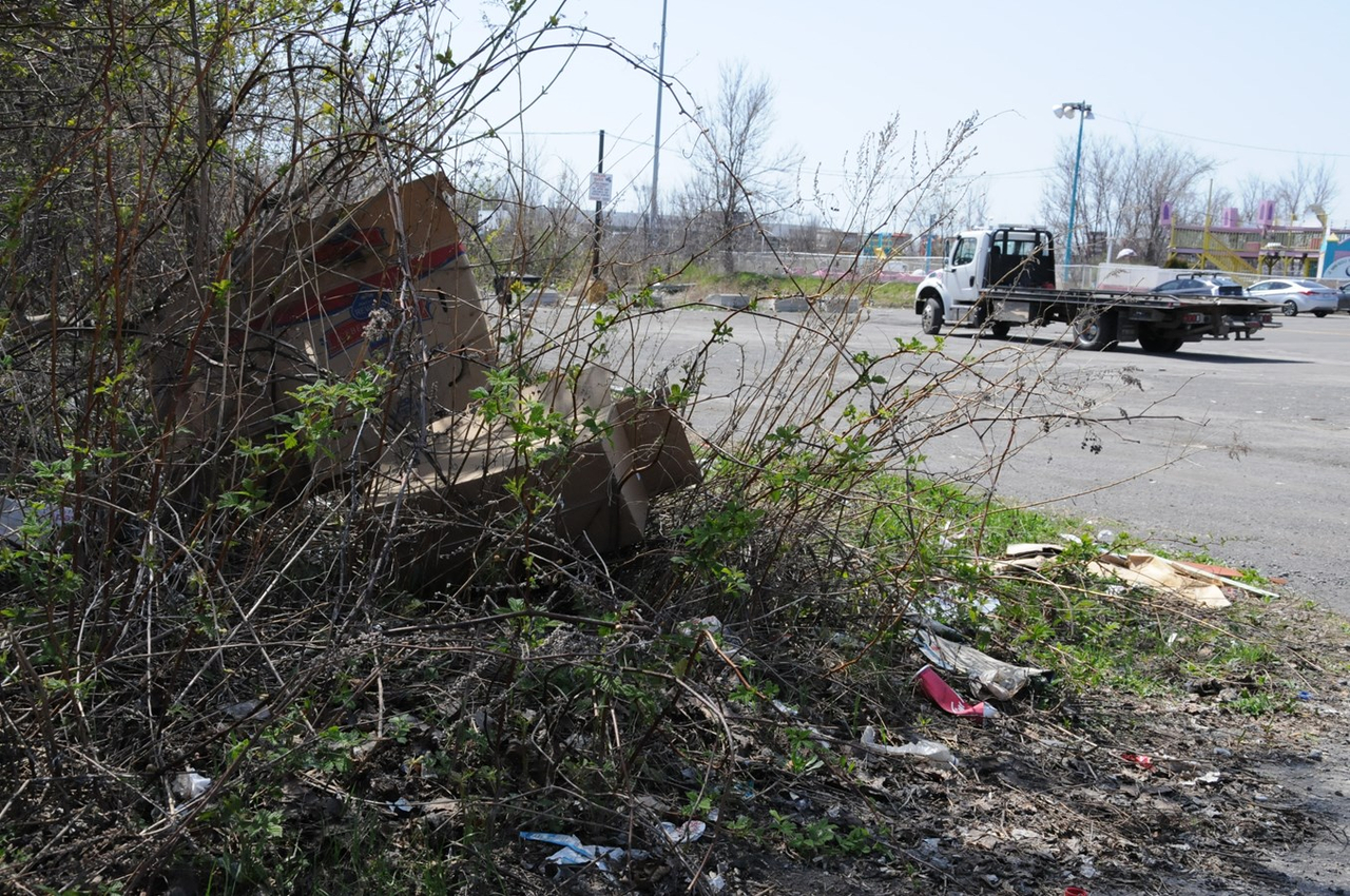 Une tonne de déchets dans la cour du ministère de l’Environnement