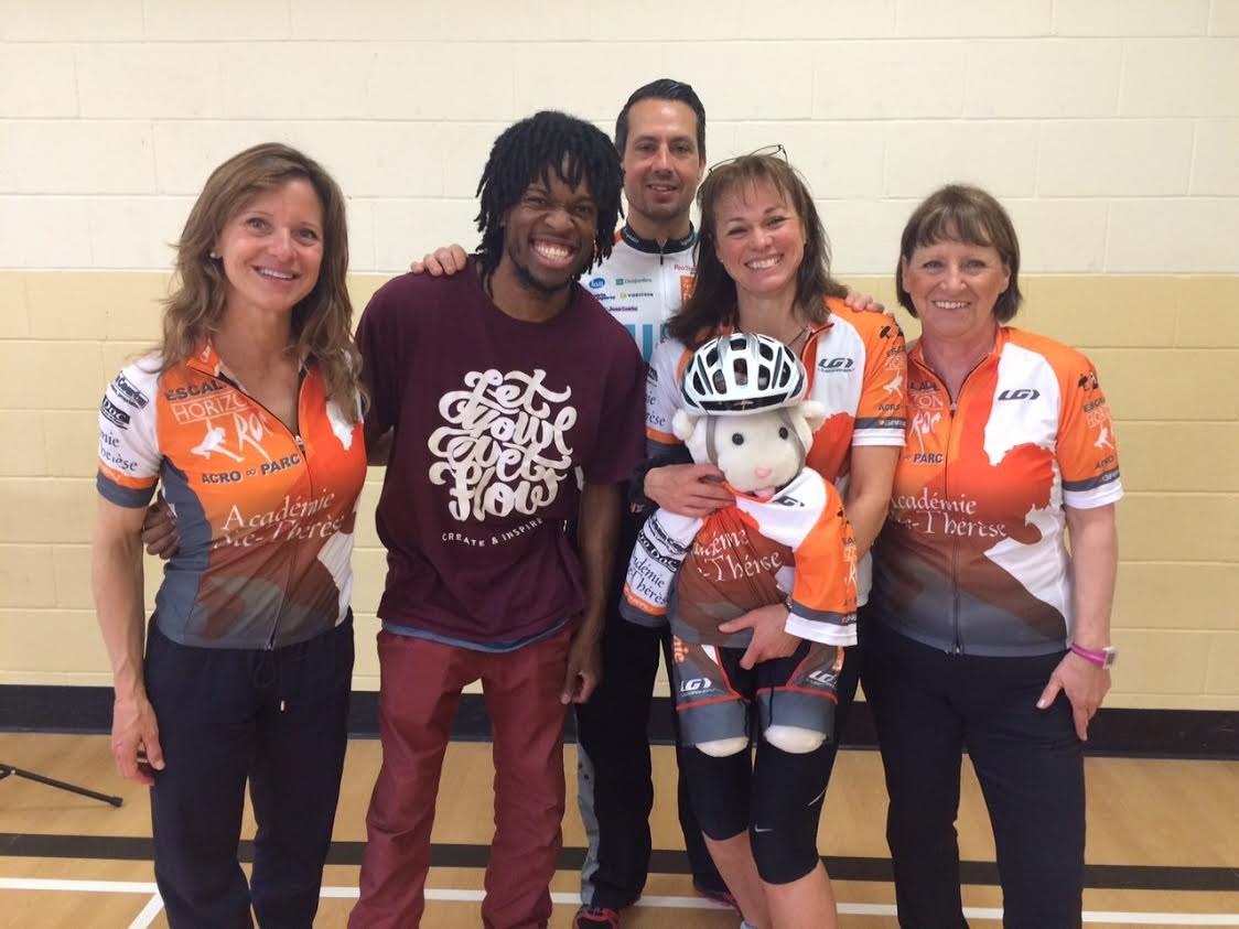 Caroline Lepage, organisatrice du Triathlon de l’Académie, Kevin, professeur de break dance, Steve Godin, enseignant en éducation physique, France Gaudreault, coordonnatrice à la vie scolaire et Rose DeAngelis, directrice générale de l’Académie. Absents sur la photo : Benoit Delisle et Serge Lavoie, qui complètent l’équipe.